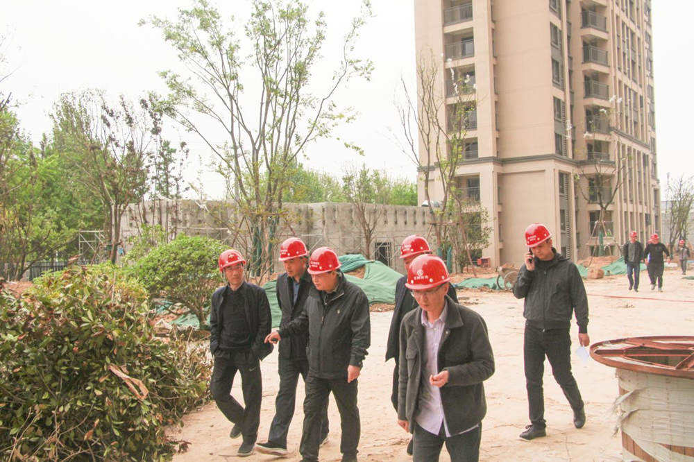 鄭州市國(guó)資委黨委書記、主任李秀山一行到美好天境苑項(xiàng)目調(diào)研指導(dǎo)安全生產(chǎn)工作