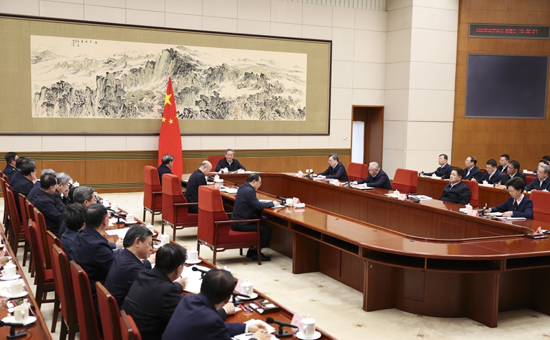 李強主持召開國務(wù)院第七次全體會議 討論《政府工作報告》稿并對開年工作進(jìn)行動員